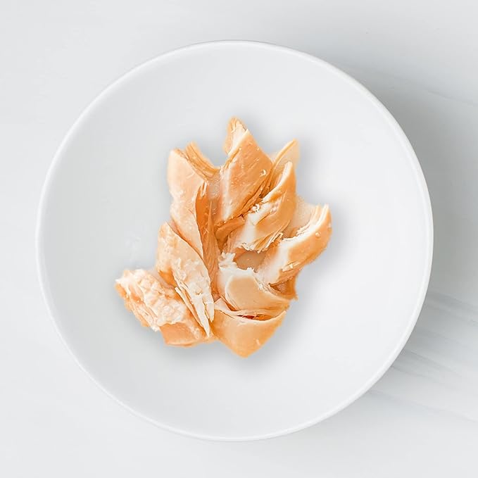 INABA Premium Hand-Cut Grilled Chicken Fillet Cat Treats/Topper with Vitamin E and Green Tea Extract, 0.9 Ounces Each, Pack of 6, Crab Broth