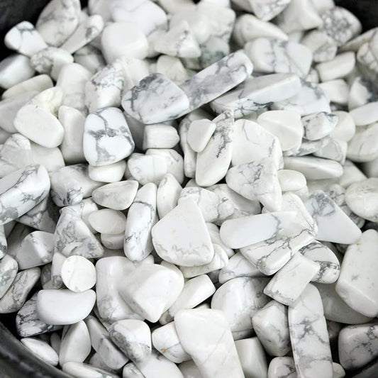 Howlite Aquarium Gravel Rocks Natural Tumbled Healing Crystal Chips Bulk Gemstones Crushed Stones for Fountain Vase Filler Planters Decorative Fish Tank Potted Reiki Energy Balancing 0.45lb